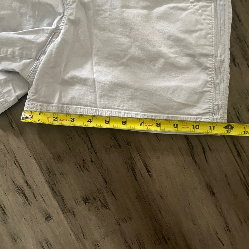Eddie Bauer Women’s Grayish White Khaki Shorts Size 10 - Picture 11 of 11